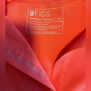 ✨FIGS  Rafaela scrub shirt XS. HOT CORAL limited edition